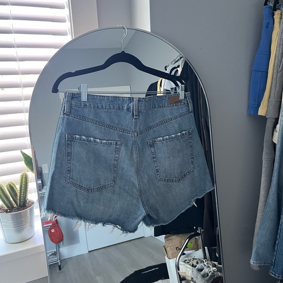 Jean shorts with rips - Picture 3 of 3